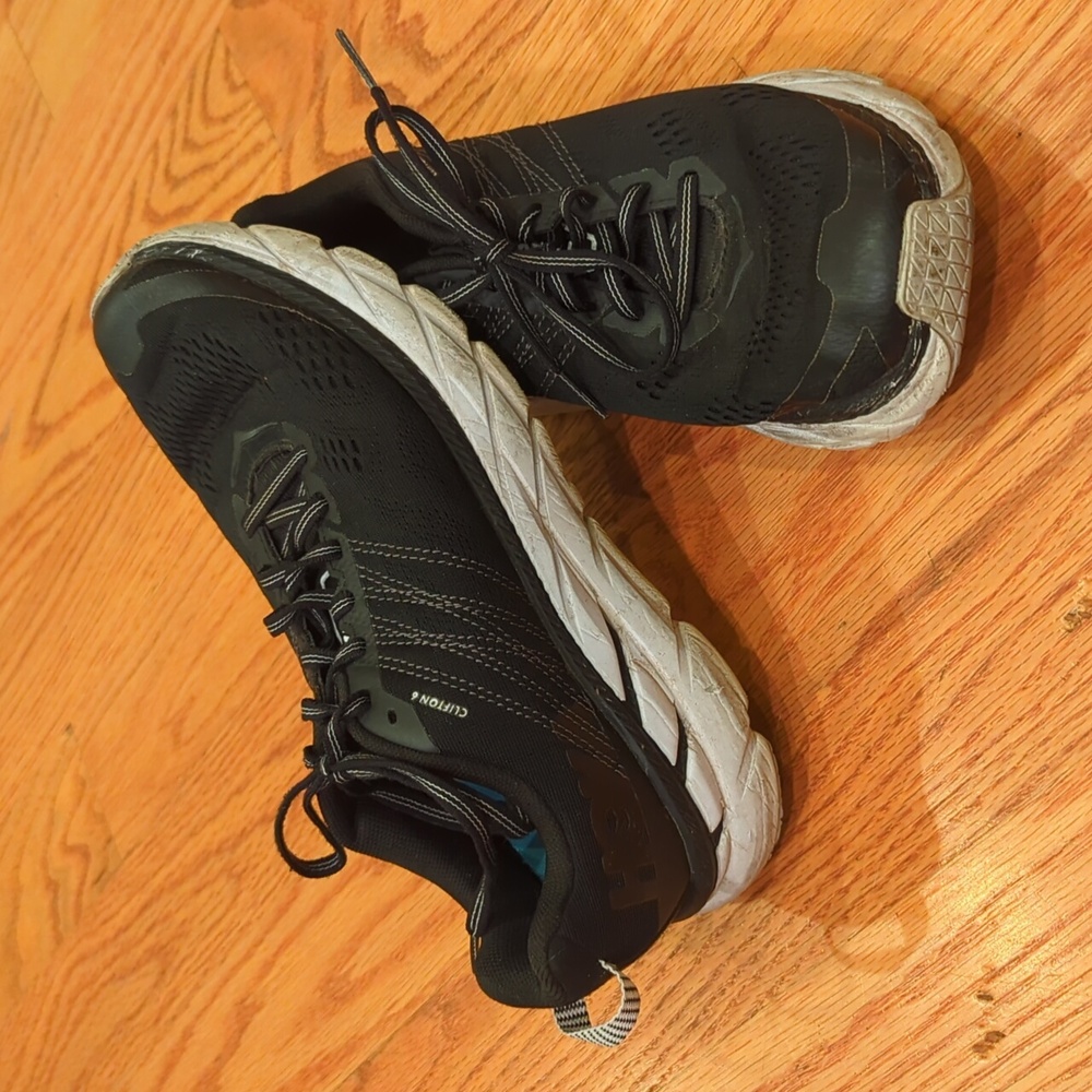 women's HOKA Clifton 6 (sz 8.5)